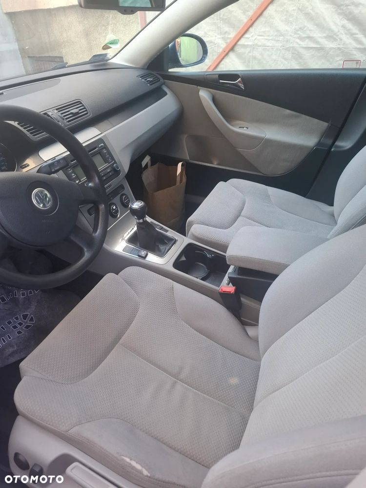 Volkswagen Passat 1.6 FSI Comfortline - 7