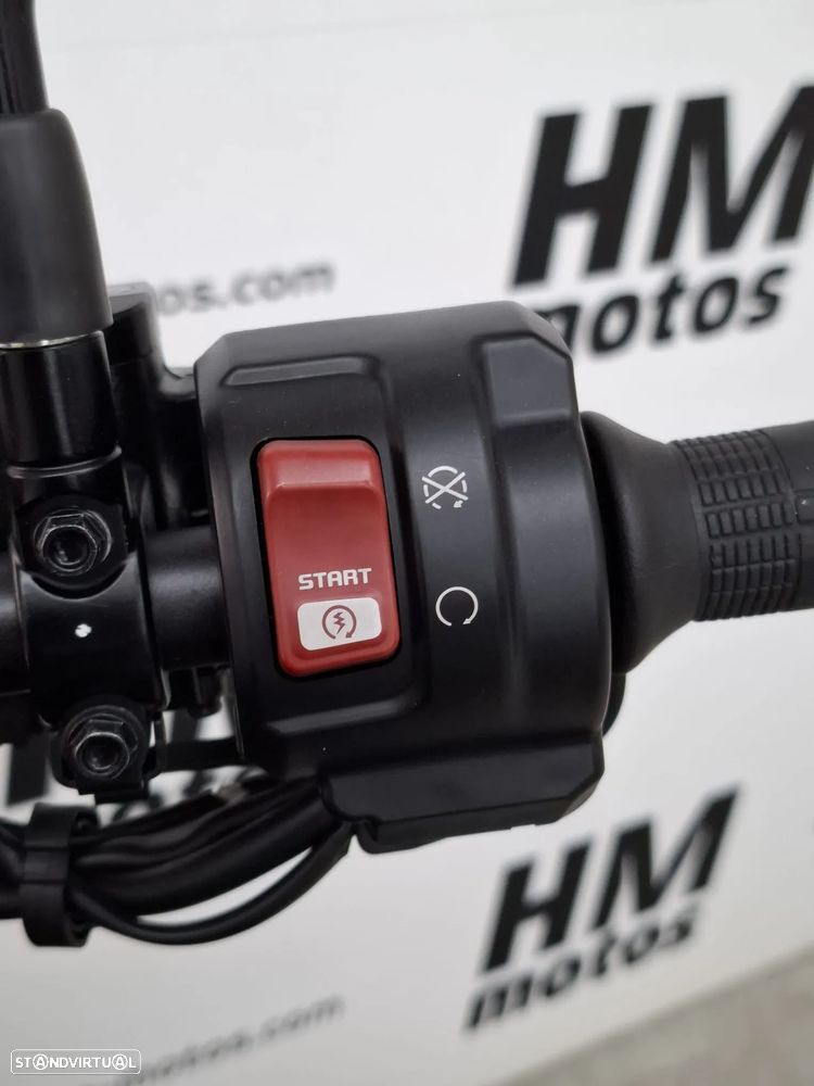 Honda CB 750 HORNET - 11