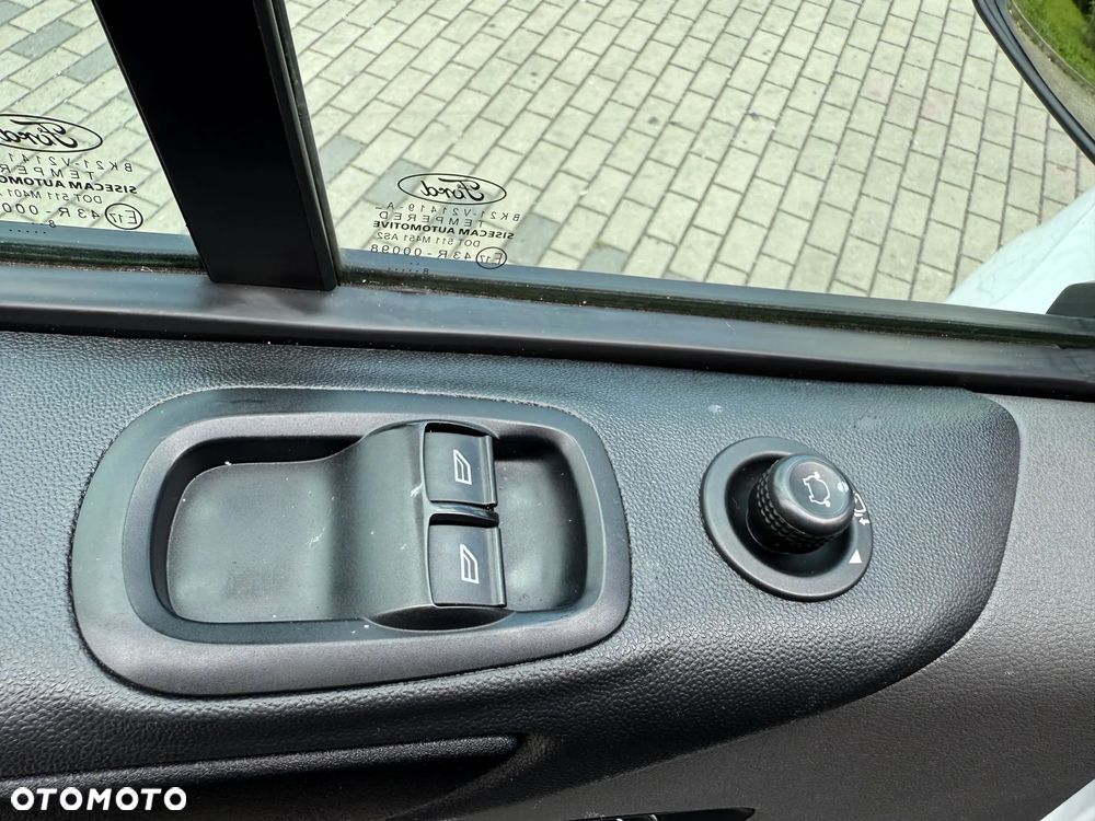 Ford TRANSIT CUSTOM - 12