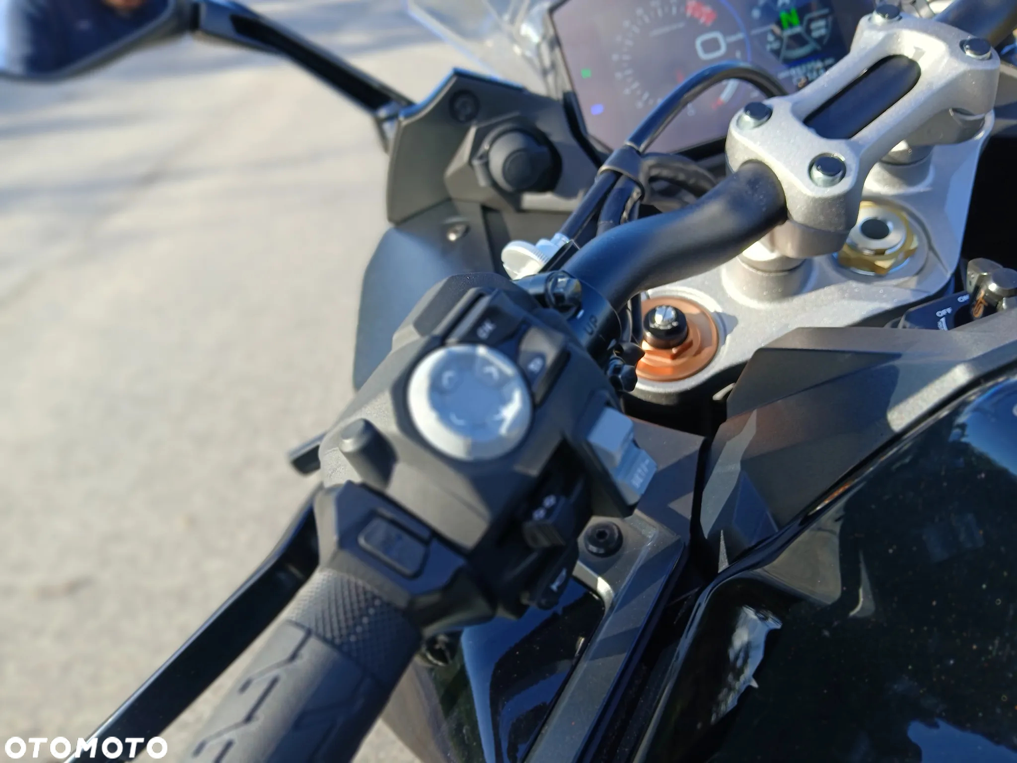 Suzuki GSX 1000 - 10