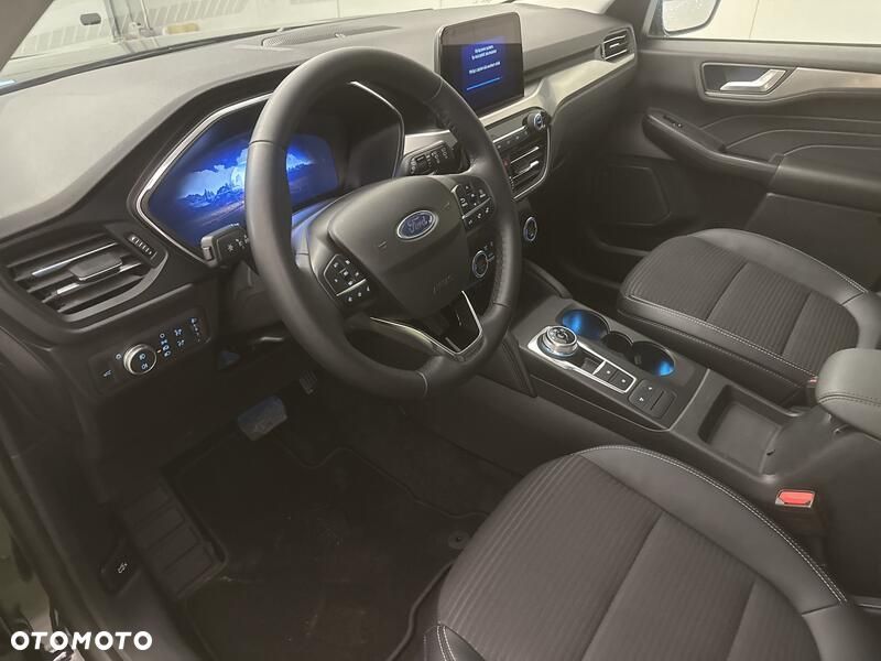 Ford Kuga - 10