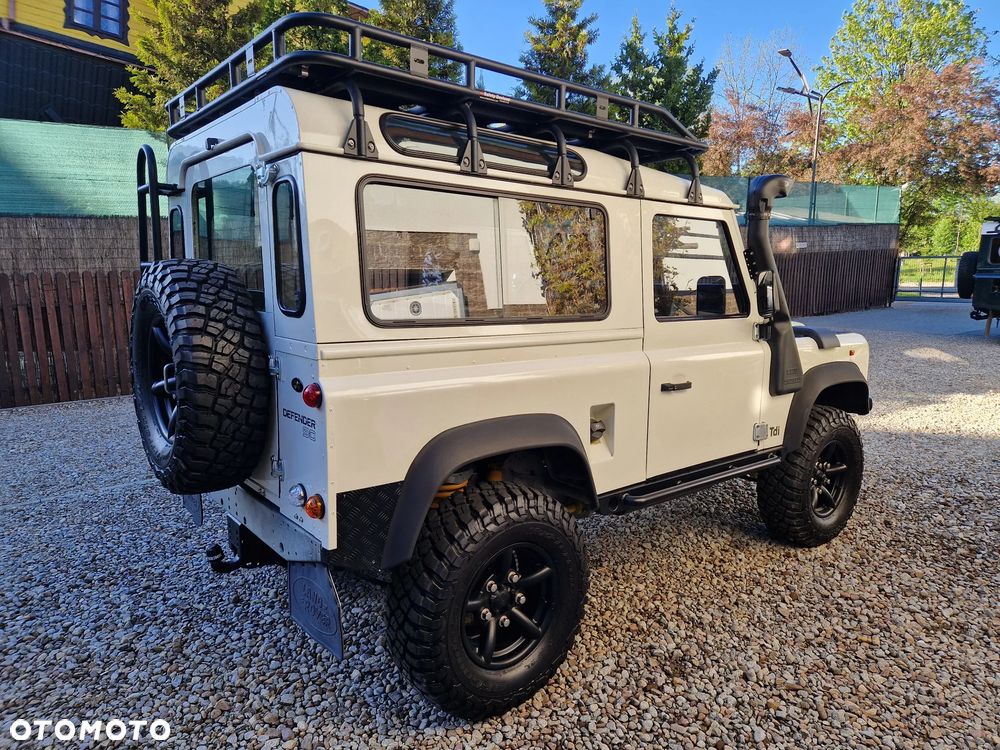 Land Rover Defender - 29