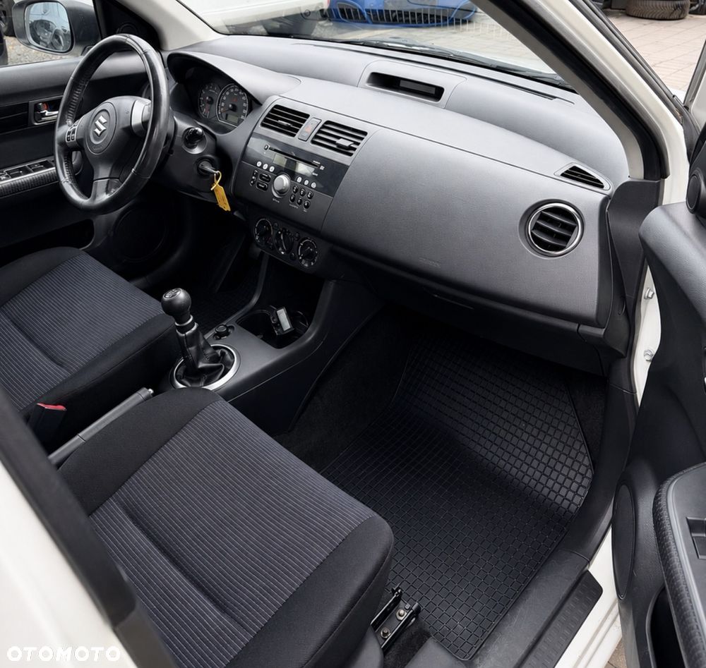Suzuki Swift 1.3 Limited 25 - 10