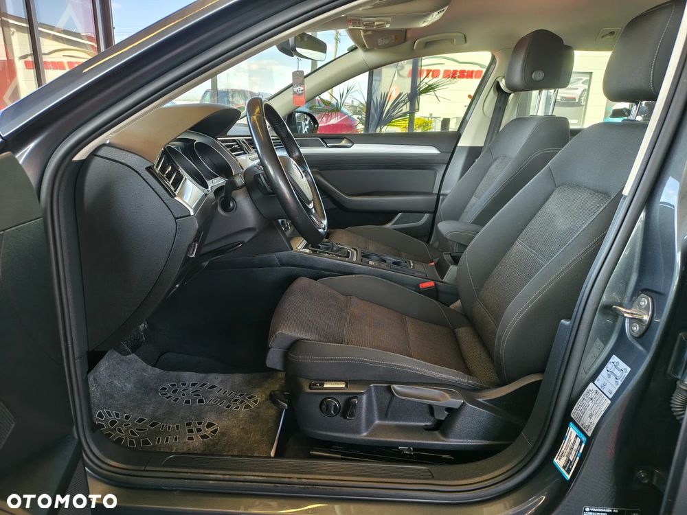 Volkswagen Passat 2.0 TDI SCR DSG Comfortline - 14