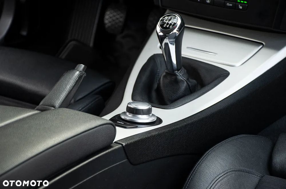 BMW Seria 3 318i Edition Sport - 31