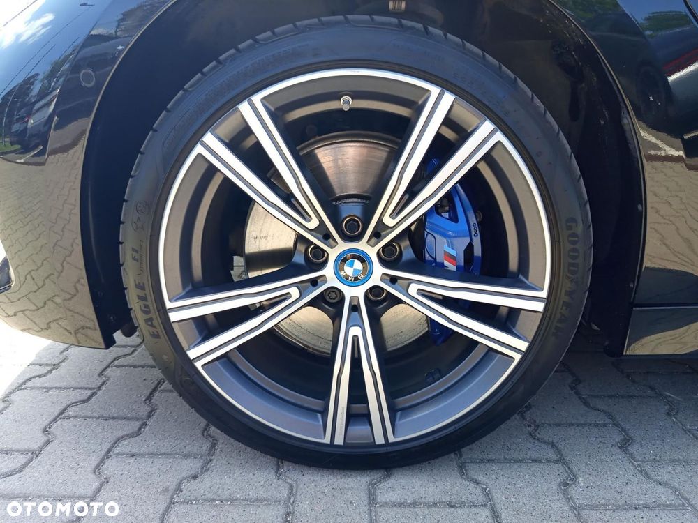 BMW Seria 3 330e xDrive M Sport sport - 11