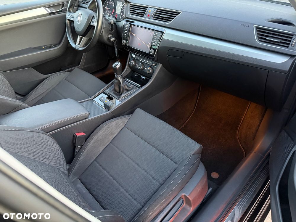 Skoda Superb 2.0 TDI Sportline - 12