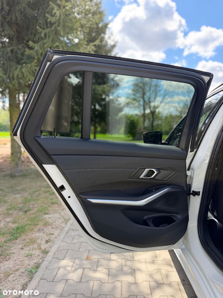 BMW Seria 3 320i M Sport - 24