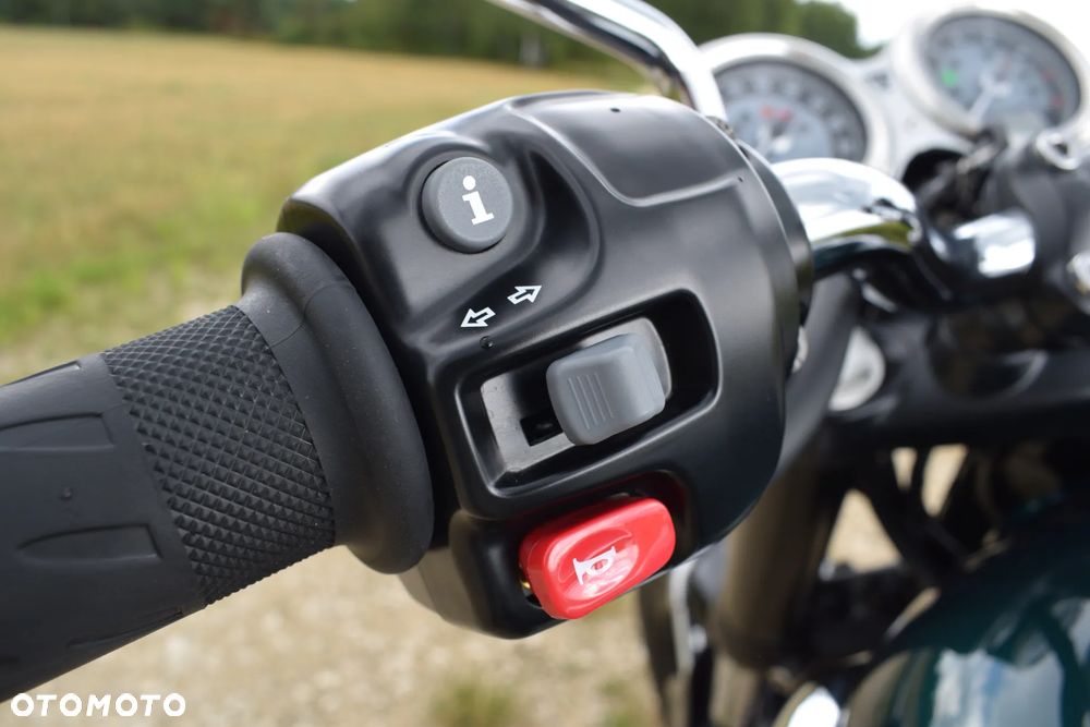 Triumph Bonneville - 24