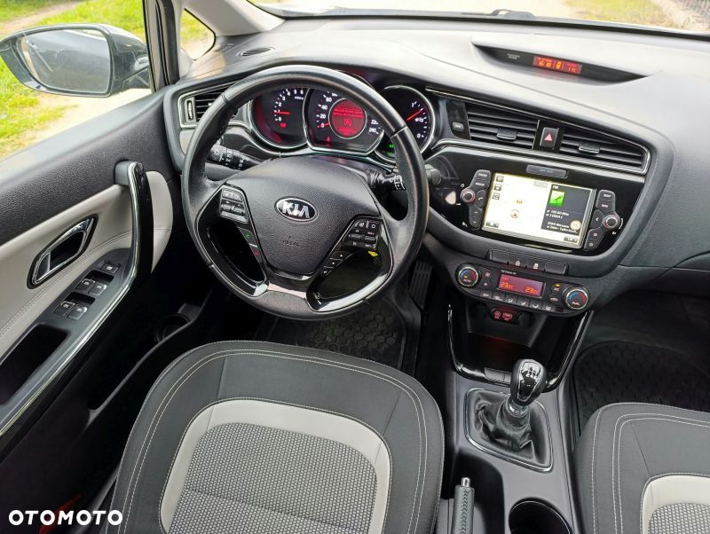 Kia Ceed - 8
