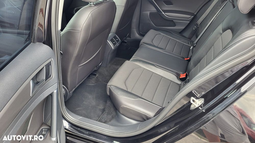 Volkswagen Golf - 8