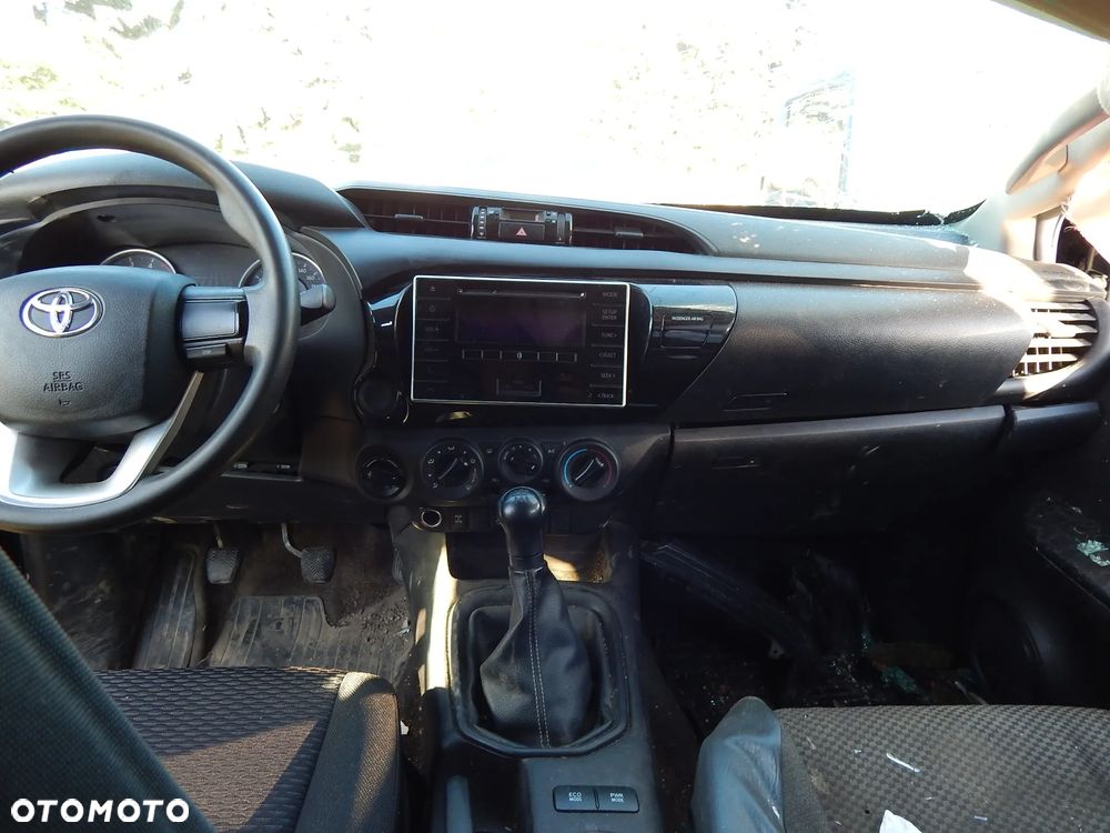 Toyota Hilux - 12