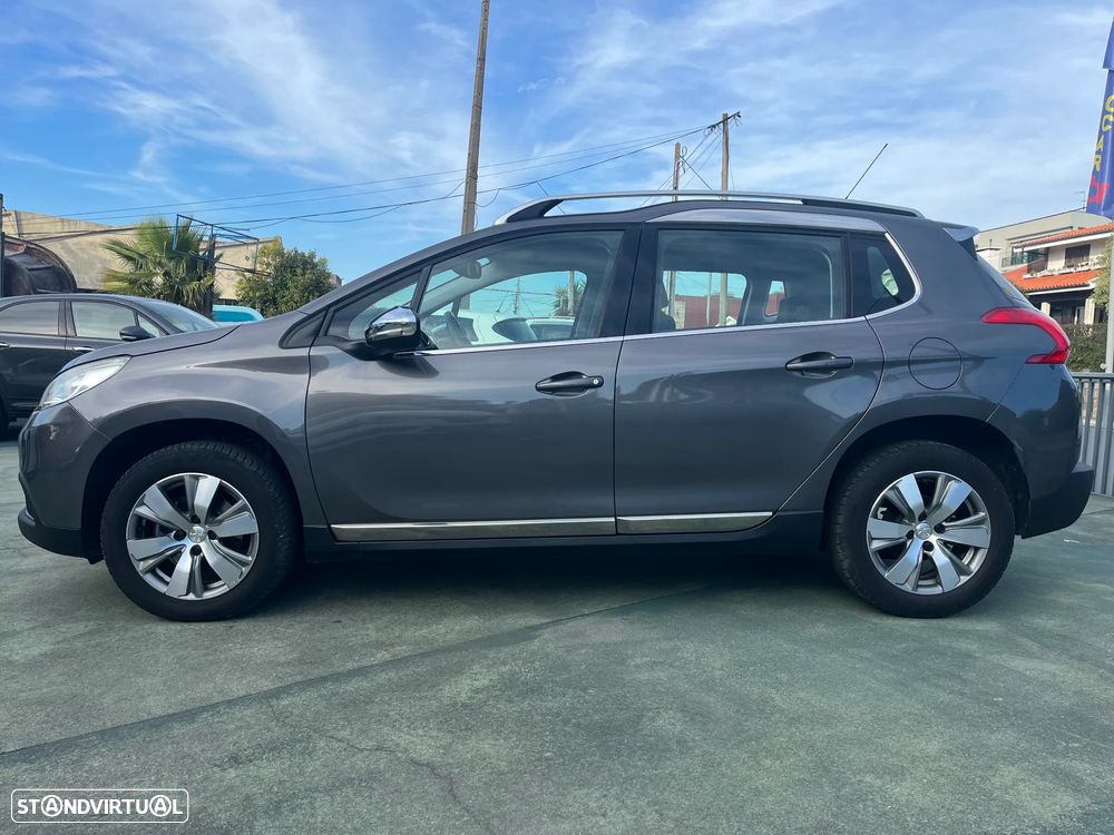Peugeot 2008 1.2 PureTech Allure EAT6 - 4