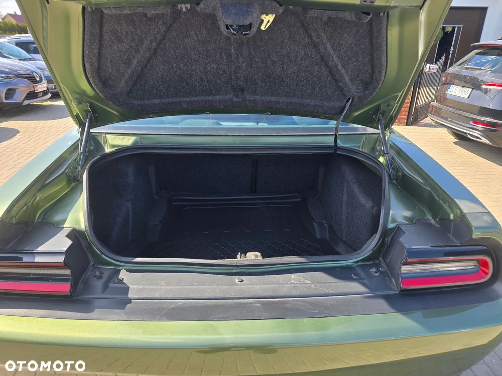 Dodge Challenger - 16