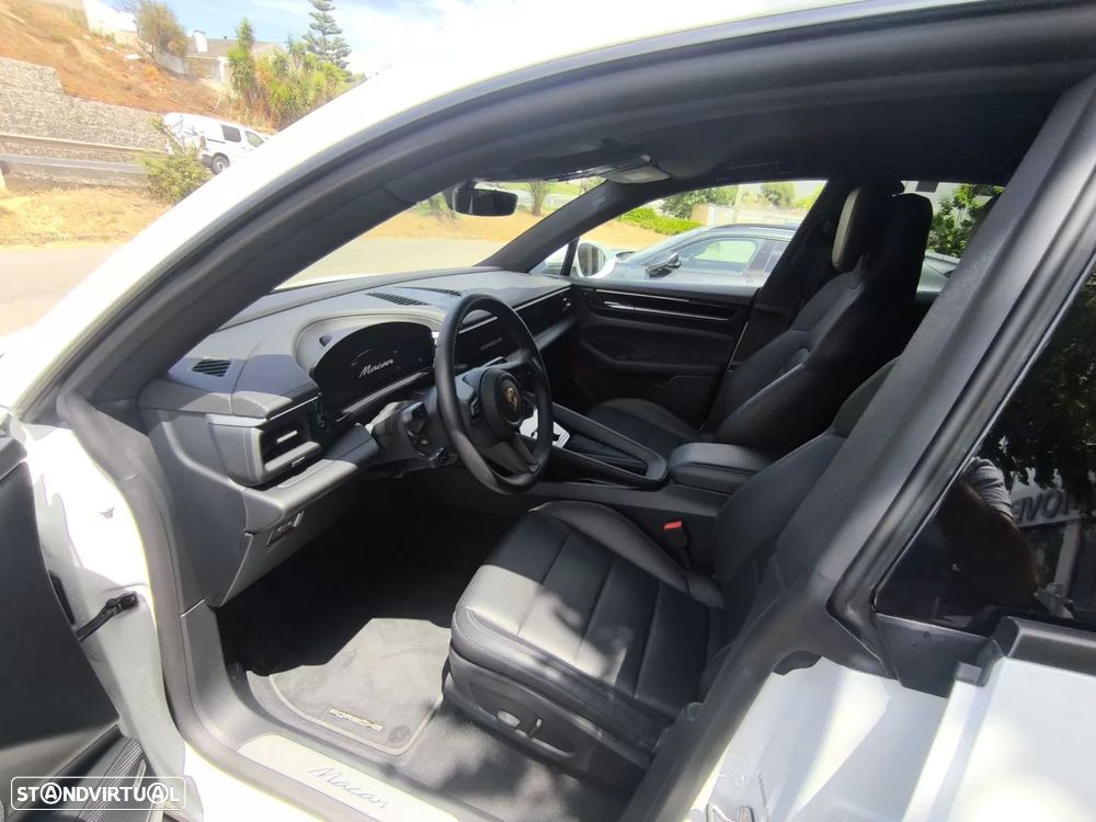 Porsche Macan Electric - 12