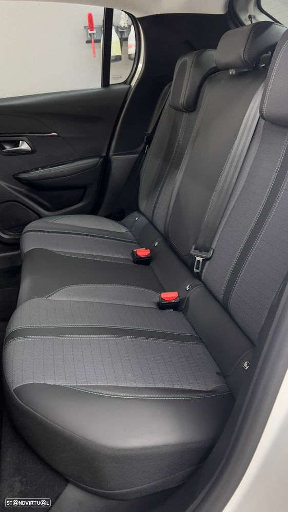 Peugeot e-208 Allure - 9