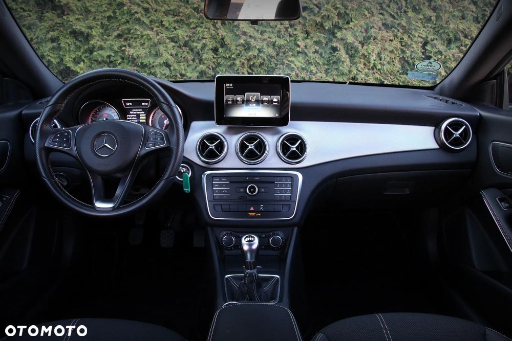 Mercedes-Benz CLA 180 Urban - 14