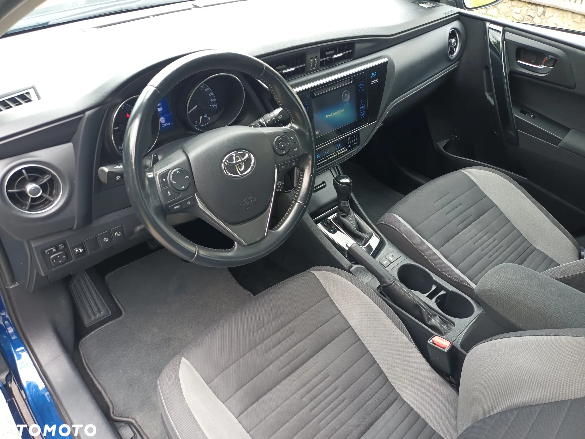 Toyota Auris 1.6 Premium MS - 9