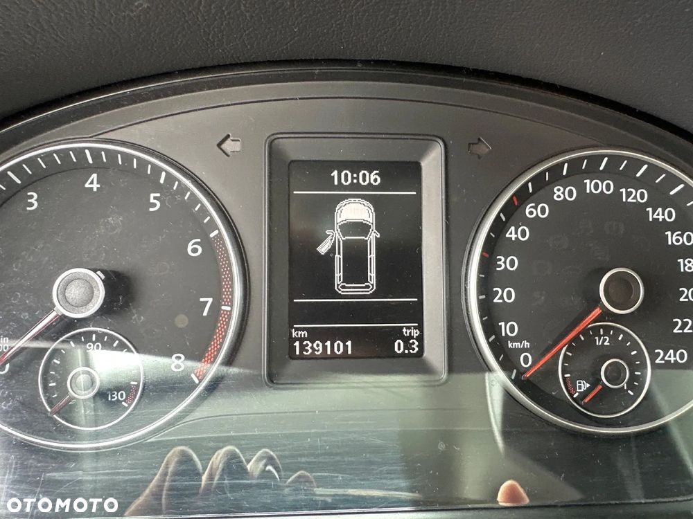 Volkswagen Touran - 19