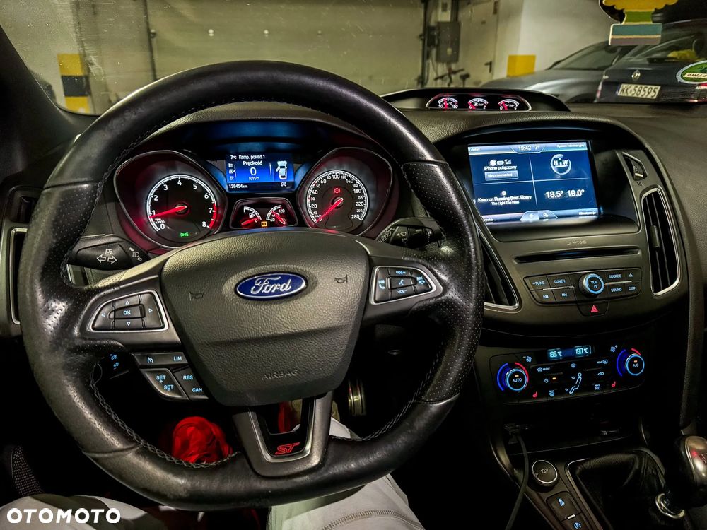 Ford Focus 2.0 EcoBoost ST-2 - 9