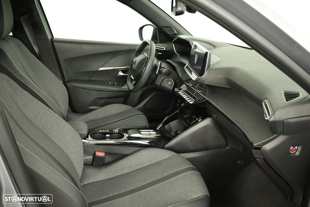 Peugeot 2008 1.2 PureTech Allure EAT8 - 22