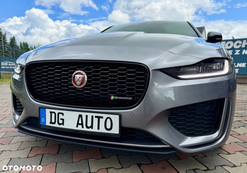 Jaguar XE P250 R-Dynamic SE - 9