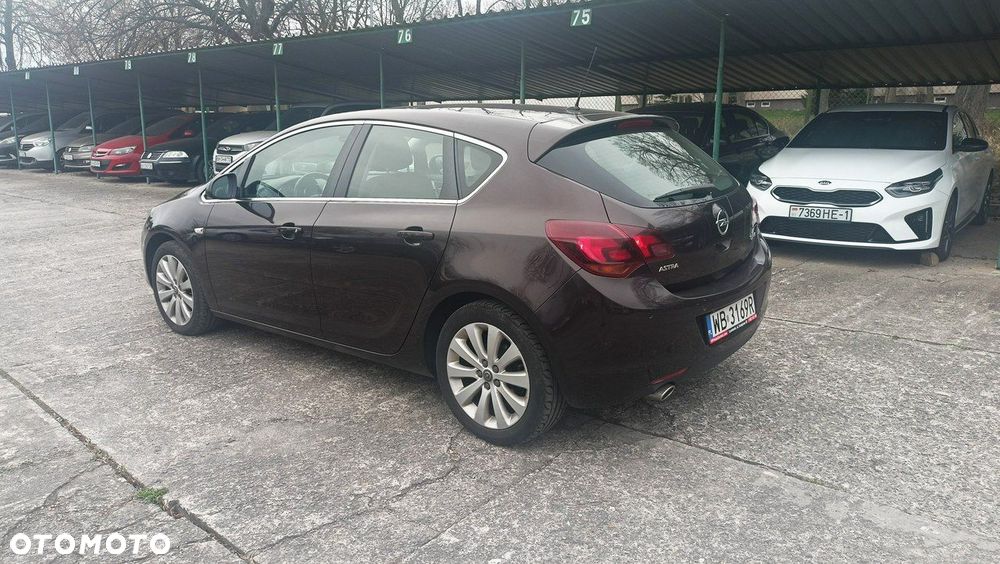 Opel Astra 1.4 T Executive - 15