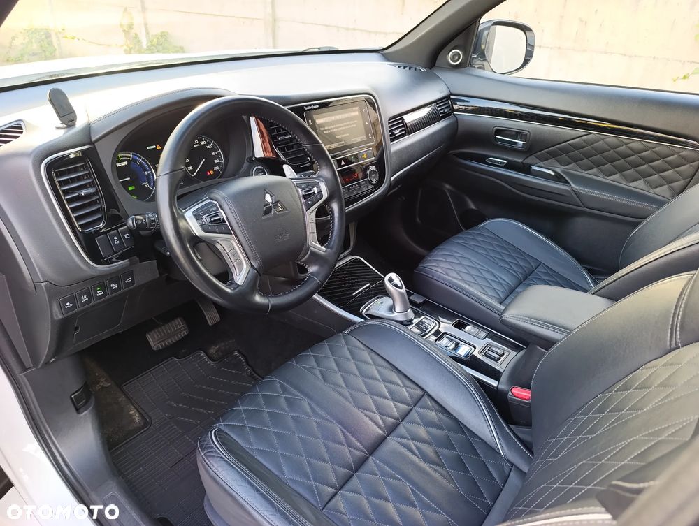 Mitsubishi Outlander 2.4 4WD Diamant+ - 12