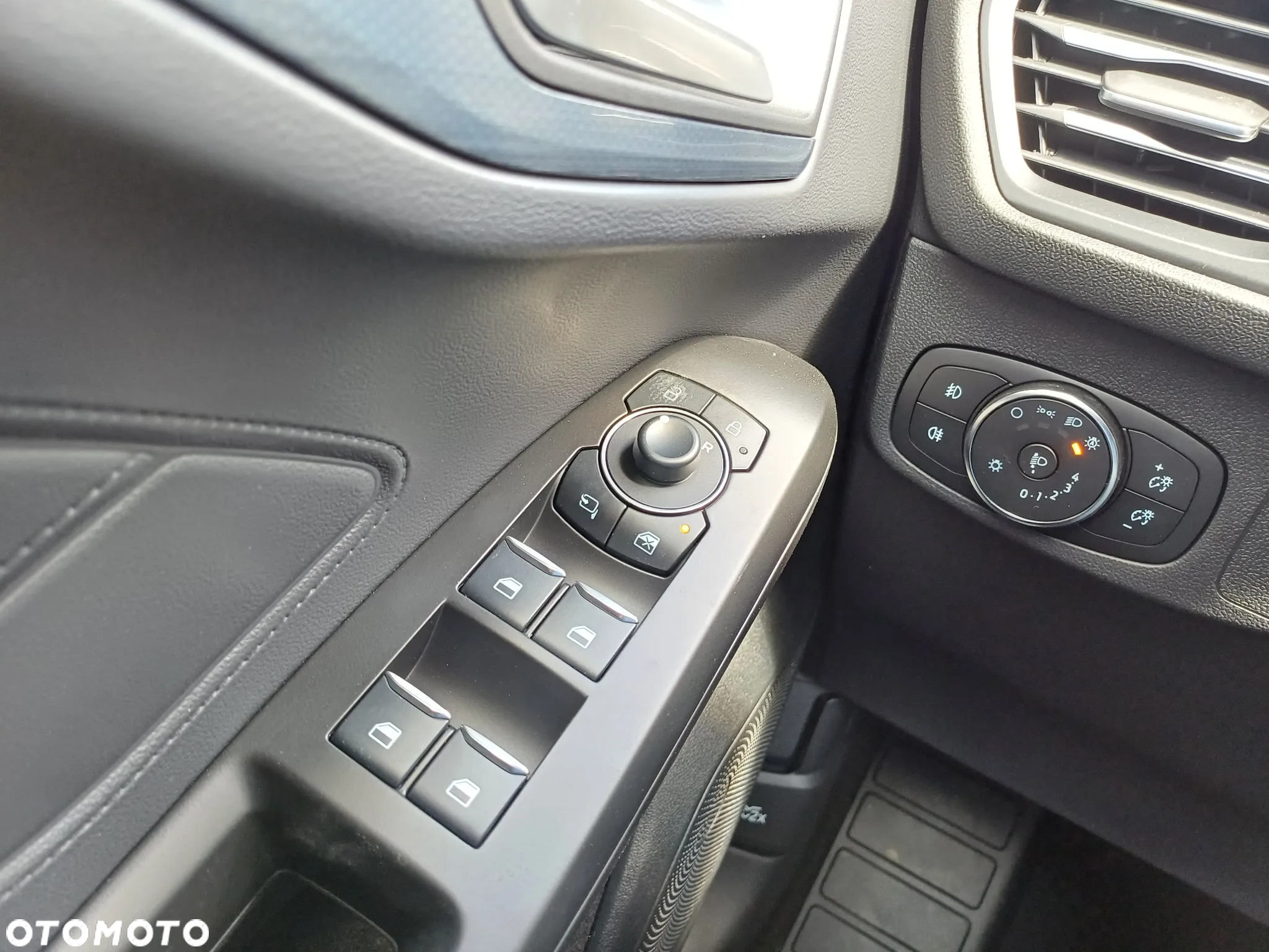 Ford Focus 1.0 EcoBoost mHEV Active X - 20