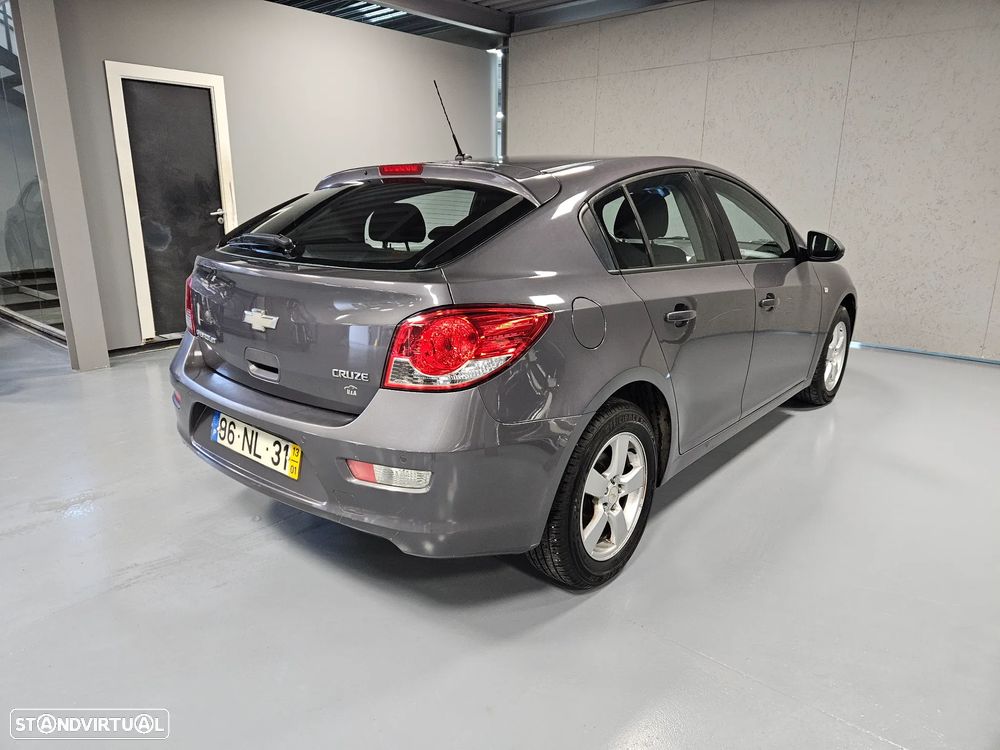 Chevrolet Cruze 1.6 LT - 4