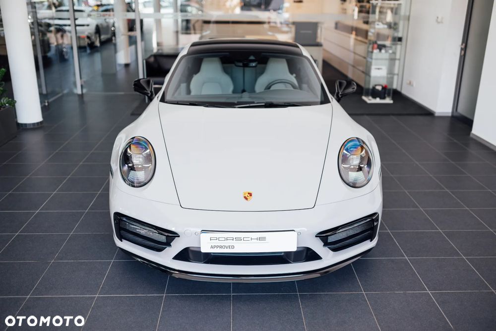 Porsche 911 Carrera GTS - 9