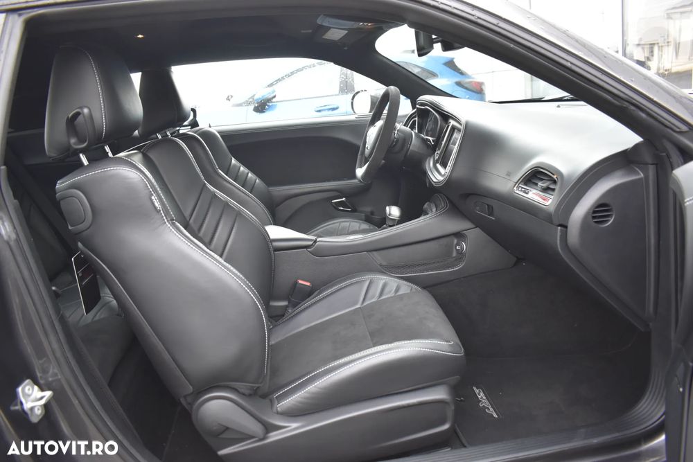 Dodge Challenger - 32