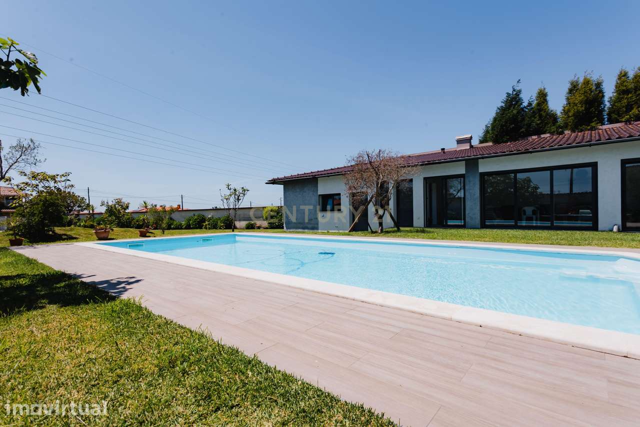 Moradia com Piscina, Terreno e Anexos a 2 Km da praia - Grande imagem: 5/60