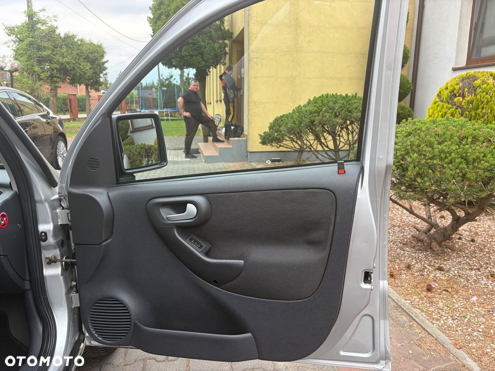 Opel Combo Tour Color Edition - 26