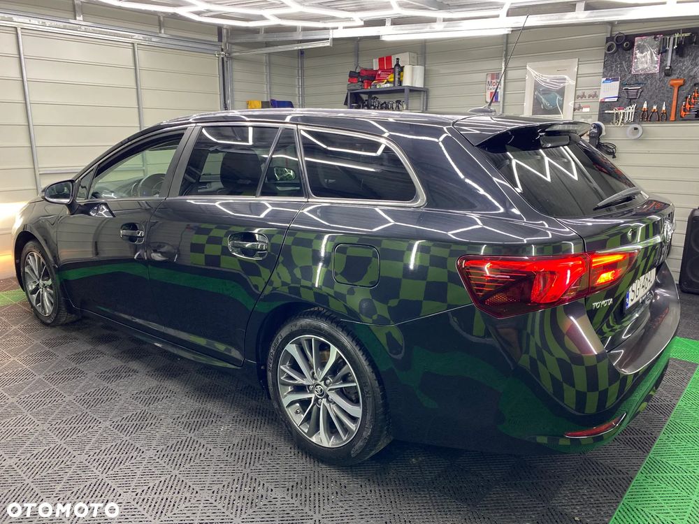 Toyota Avensis 2.0 D-4D Prestige - 3