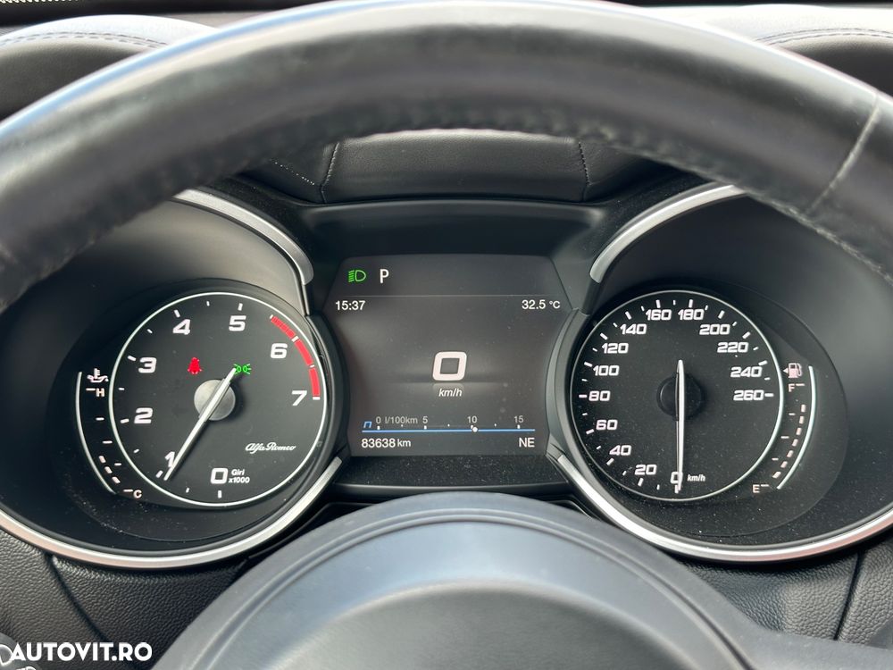 Alfa Romeo Stelvio 2.0 Turbo AWD AT8 Veloce - 3