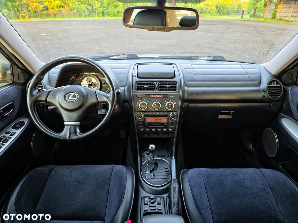 Lexus IS 200 Prestige - 5