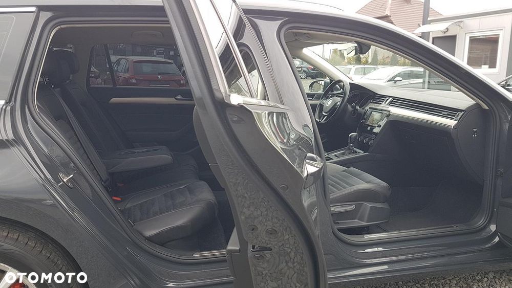 Volkswagen Passat Variant 2.0 TDI SCR DSG Highline - 25