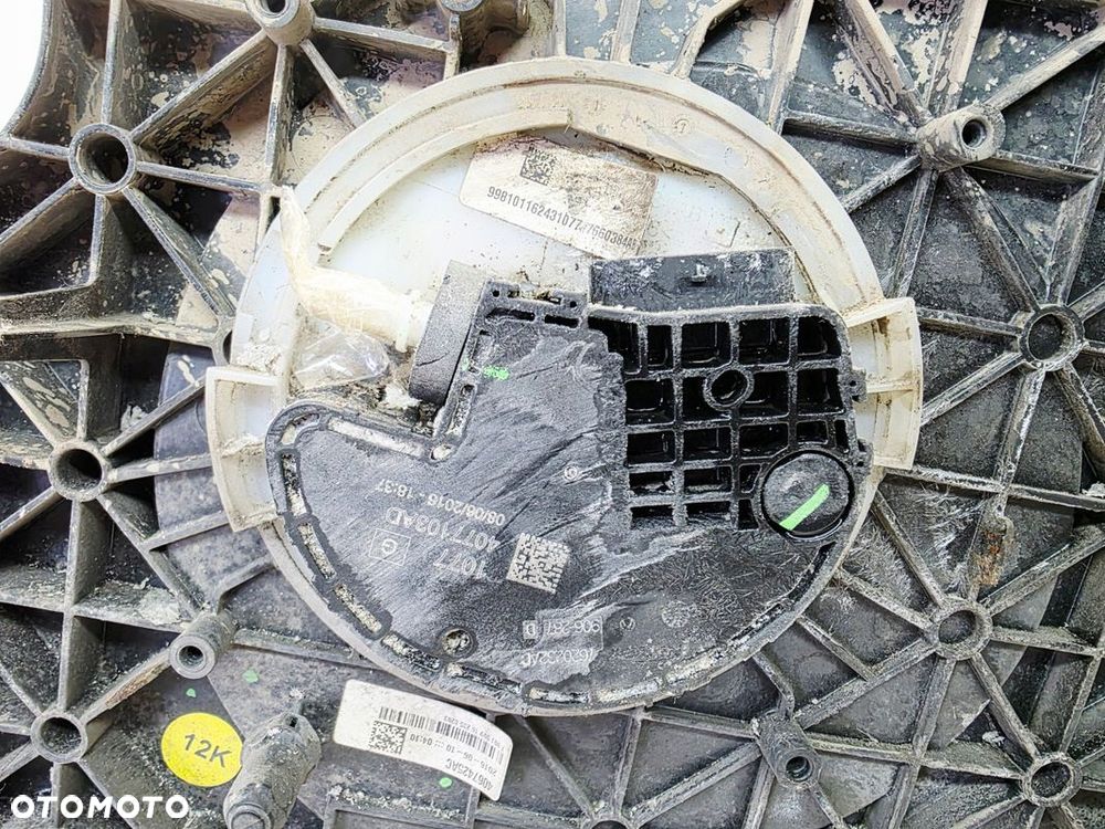 ZBIORNIK POMPA PŁYNU ADBLUE AUDI A4 B9 A5 8W 2.0 TDI 8W0131878AC - 2