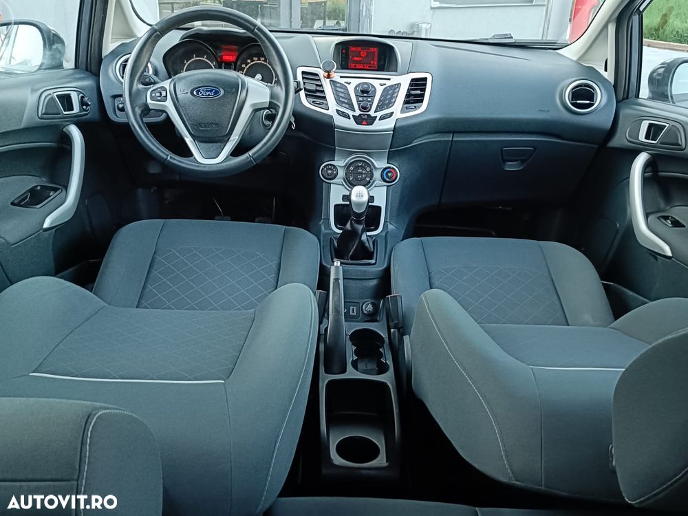 Ford Fiesta 1.25i Ghia - 7