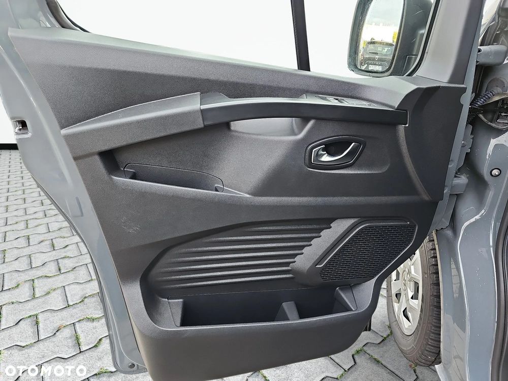 Renault Trafic - 12