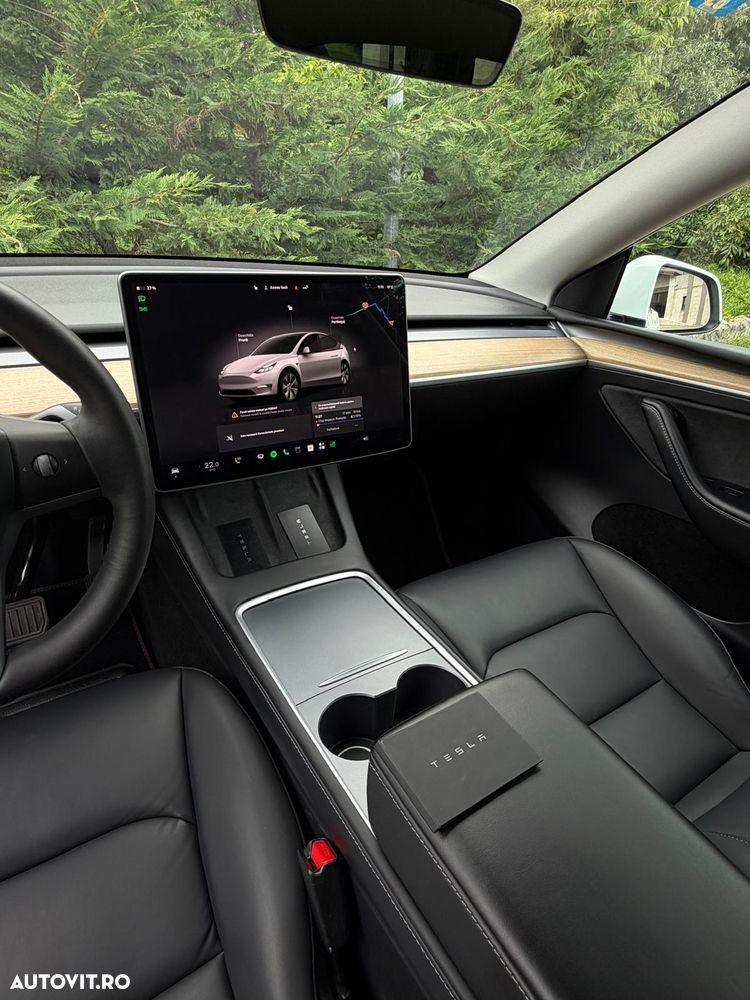 Tesla Model Y - 13