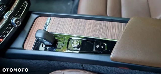 Volvo XC 60 B5 B AWD Plus Dark - 26