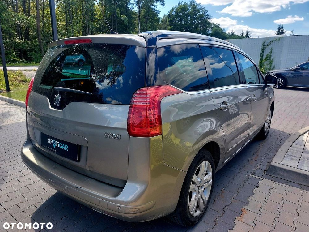 Peugeot 5008 2.0 HDi Premium + - 7