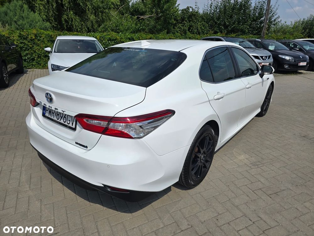 Toyota Camry - 4