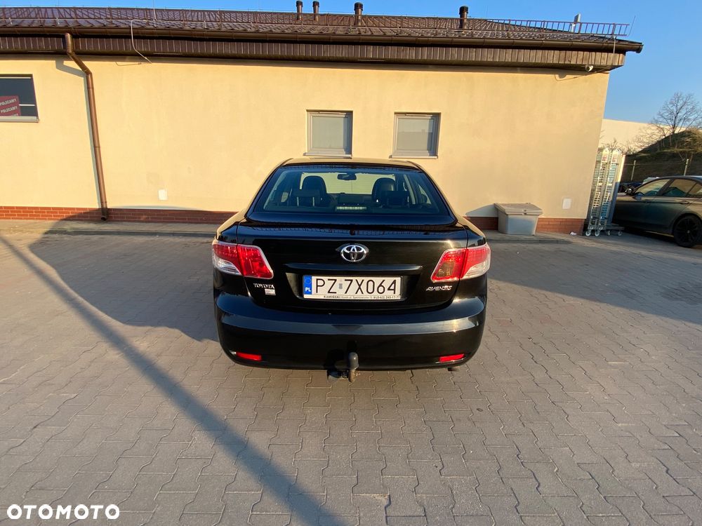 Toyota Avensis - 4
