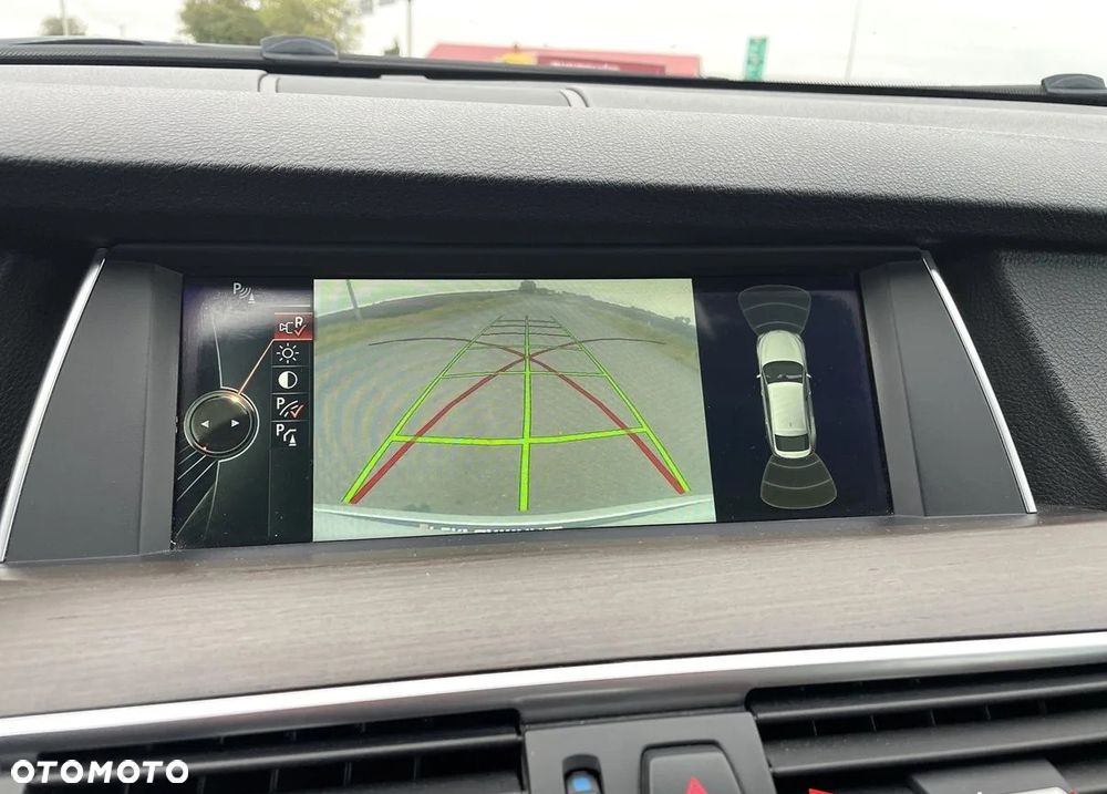 BMW Seria 5 535i xDrive Sport-Aut - 12