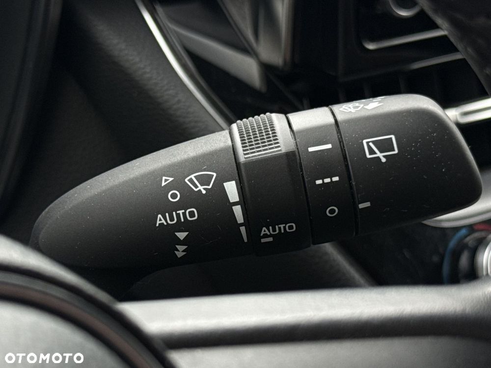 Toyota Corolla 1.8 Hybrid Trek - 21