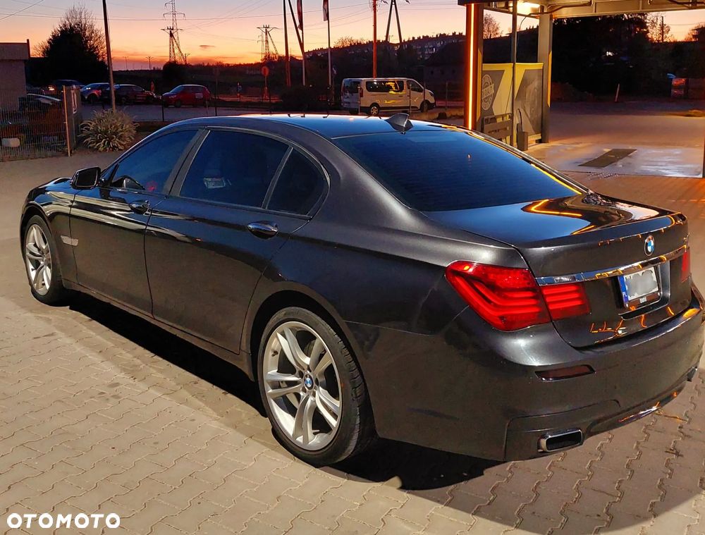 BMW Seria 7 740Li - 8