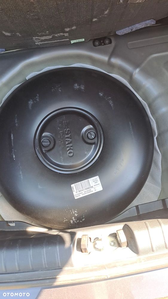 Kia Rio 1.2 L - 8